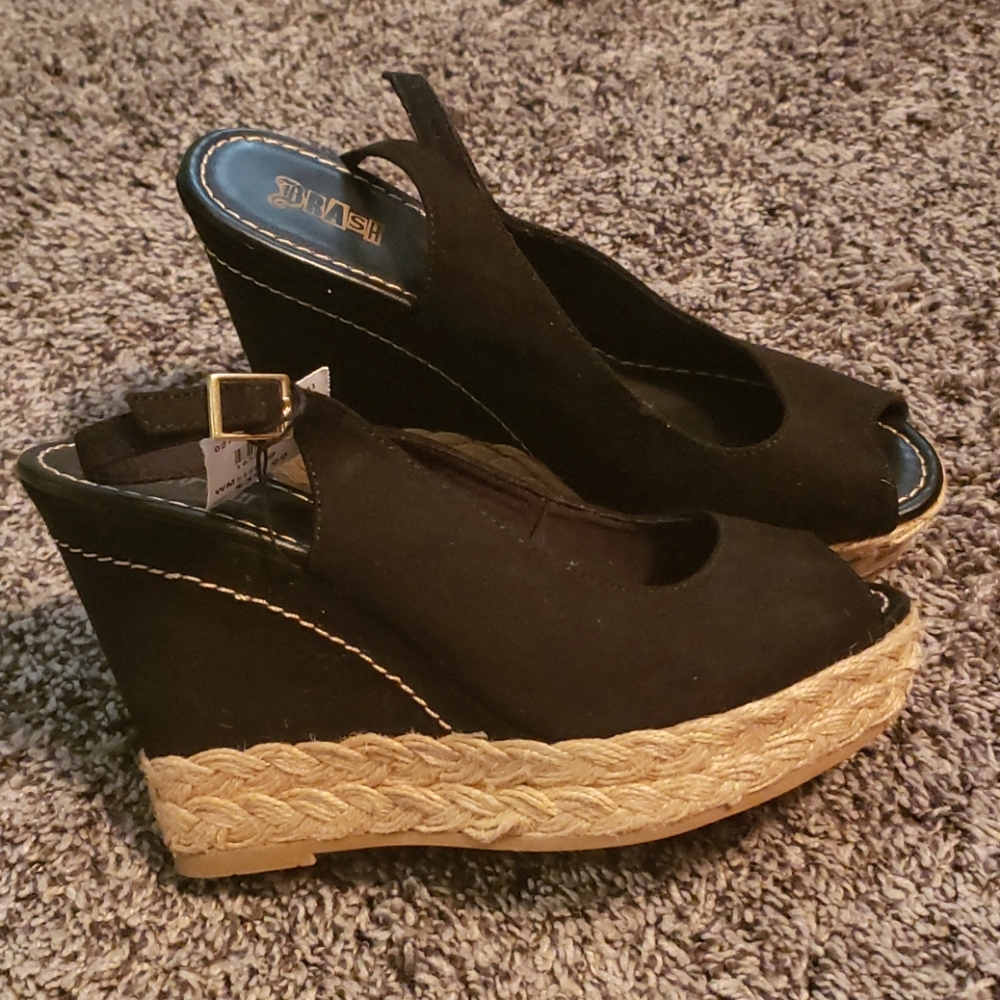 Brash Open Toe Black Wedges NWT